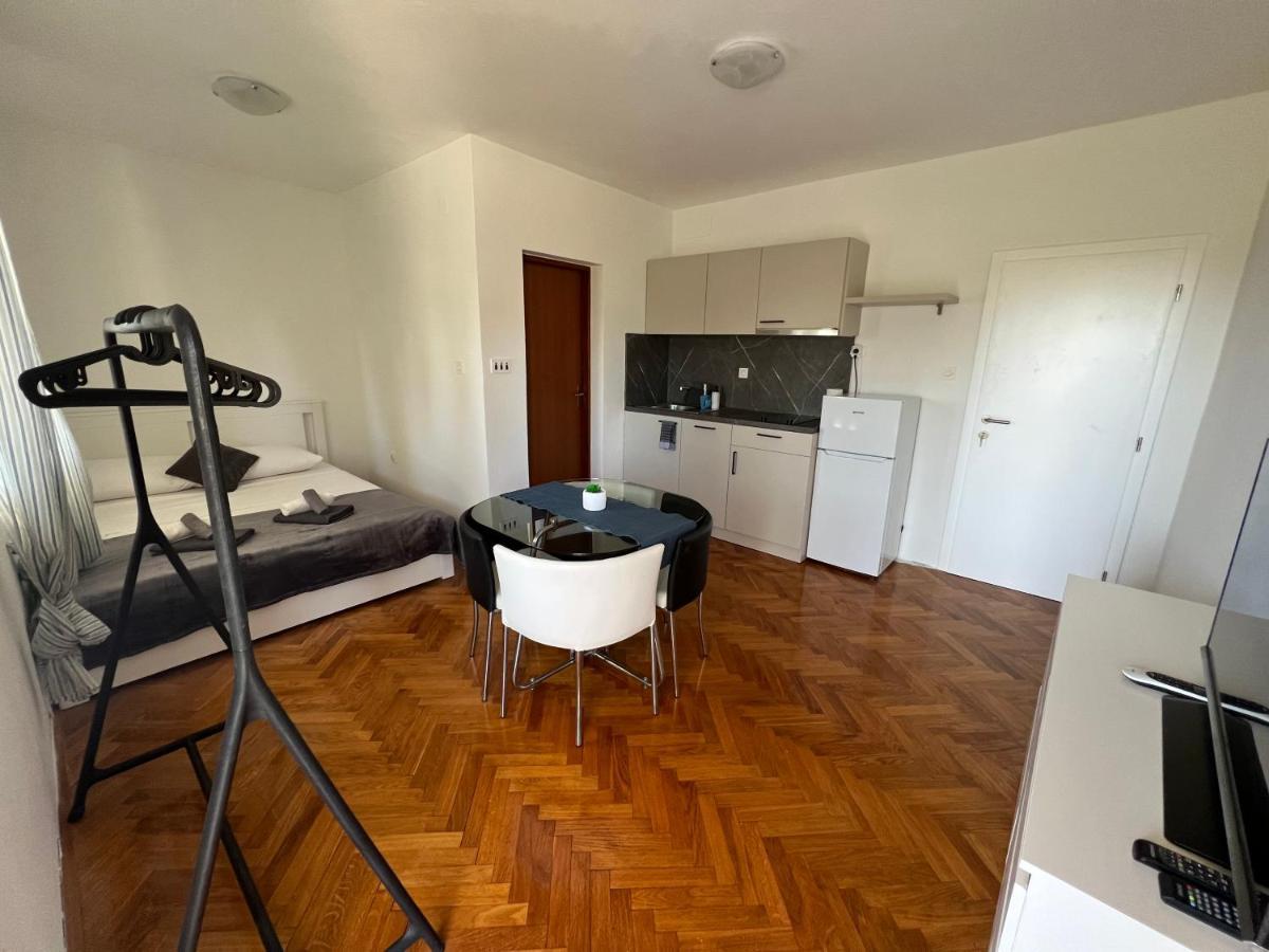 Apartments Antolkovic Ugljan Exterior foto