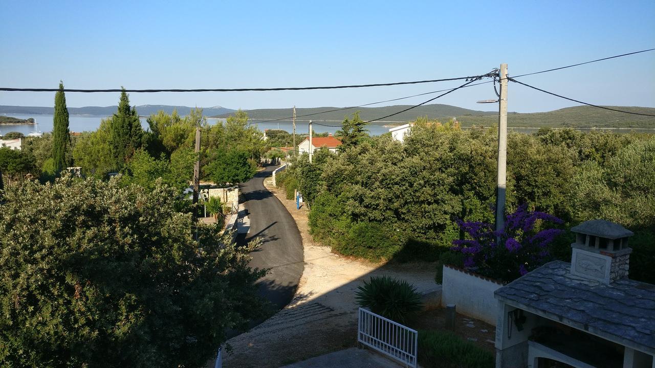Apartments Antolkovic Ugljan Exterior foto